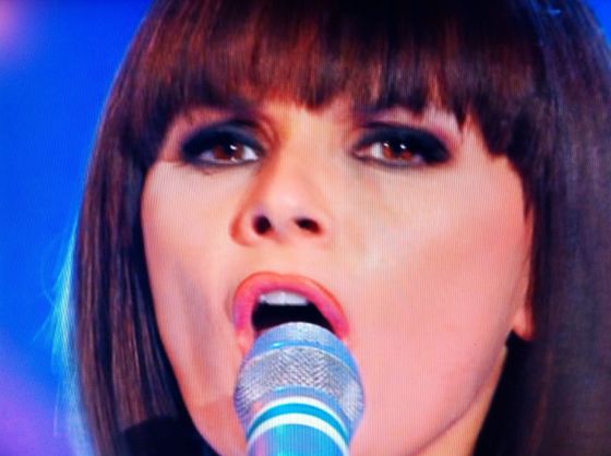 Sanremo 2012: Silvia Mezzanotte, ma chi ti trucca? - photo_15-02-12_21_53_36