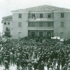 Folla radunata in piazza il giorno dei funerali, Celano 3 maggio 1950