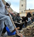 L'assemblea cittadina: ''Sostegno per gli aquilani accusati di aver rimosso le macerie nel centro''