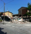 Una casa crollata a Cavezzo