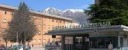 Cade cornicione, sfiorata tragedia 