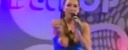 Fuori di seno in diretta TV, la popstar rimane in topless (VIDEO)