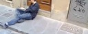 Massimo Ceccerini ubriaco e barcollante per le strade di firenze, di giorno