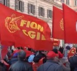Fiom, oltre 50mila in piazza. Landini: lavoro &egrave; priorit&agrave;