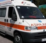 Giovane operaio si trancia due dita spostando un carrello
