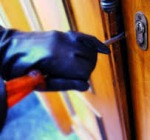 Tentano furto in abitazione, bloccate giovani ladre