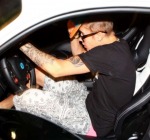 Justin Bieber scappa dopo aver investito un paparazzo