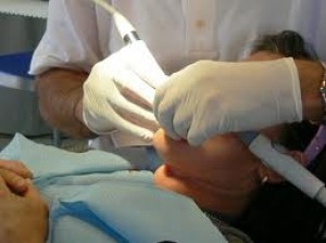 Spesa odontoiatrica pari a 7,9 miliardi, 311 euro a famiglia 