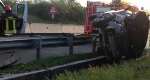 Schianto mortale sulla A25, muore un bimbo di 9 anni gravi la sorellina e la madre