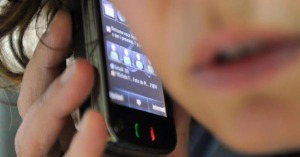 Sentenza shock a Ivrea, l'uso improprio del cellulare provoca tumore al cervello