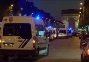 Parigi,spari sugli Champs Elysees, morto agente ed aggressore, zona isolata