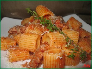 Un primo piatto ricco e gustoso, un pò piccantino ;-