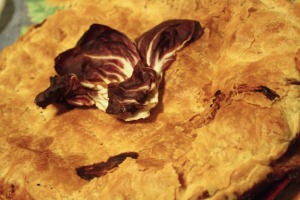 Torta sfoglia con radicchio, gorgonzola e stracchino