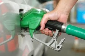 Benzina, per Pasqua il rischio di 2 euro a litro