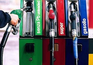 Altri 5 centesimi di tasse sulla benzina, per finanziare la Protezione Civile
