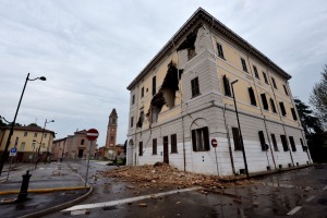 Terremoto, Sgarbi: "L'Emilia reagirà, non come l'Abruzzo che si piange ancora addosso"