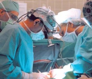 Morto per garza dimenticata nell'addome: a giudizio sette tra medici e infermieri