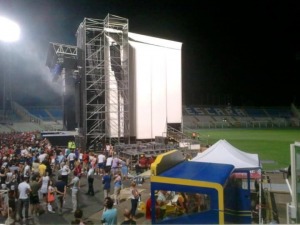 Laura Pausini incanta Pescara, ma per i disabili è uno spettacolo a metà