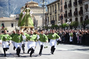 La Madonna che scappa a Sulmona