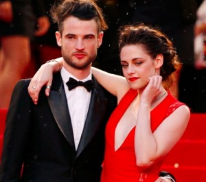 Kristen Steward splendida in rosso sul red carpet di Cannes