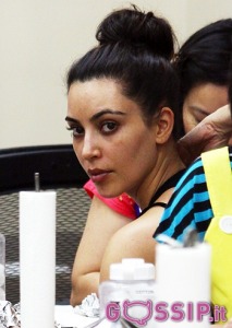 Kim Kardashian senza trucco è irriconoscibile, le foto