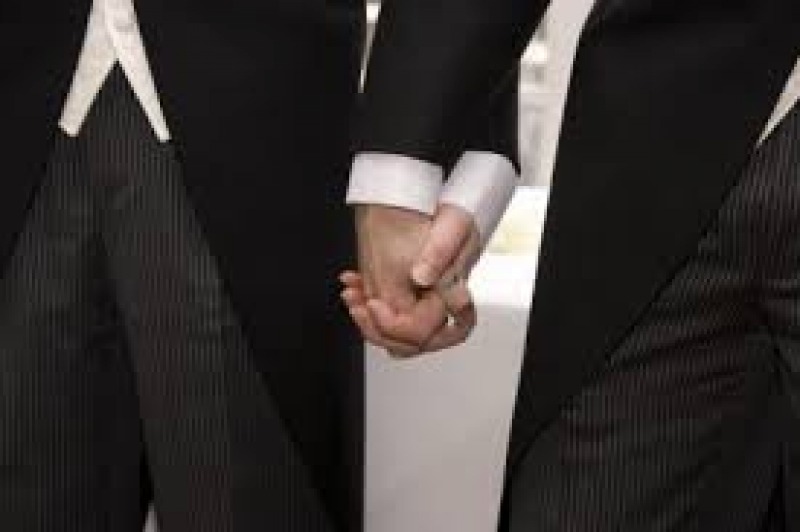 Matrimonio A Pineto Con Rito Religioso Ecumenico Per La Coppia Gay Pi Longeva D Italia