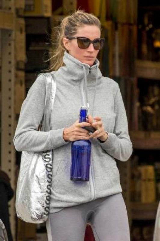 La Modella Super Hot Esce Dalla Palestra Senza Doccia Sudorazione Intima Imbarazzante