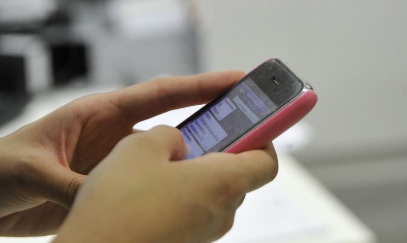 Messaggi chat hot con adulto choc per una enne quando scopre che è il padre Cronaca