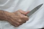 Minaccia con coltello il vicino, anziano denunciato
