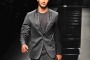 Stefano de Martino con la gonna per John Richmond a Milano Moda Uomo