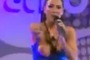 Fuori di seno in diretta TV, la popstar rimane in topless (VIDEO)