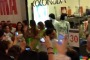 Anna Tatangelo assalita dai fans in uno store a Napoli