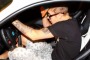 Justin Bieber scappa dopo aver investito un paparazzo