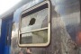 finestrino treno colpito da sassi