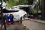 Avezzano, autobus si scontra contro un' auto e finisce contro un muretto