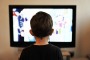 bimbi che guardano la Tv