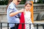 Katie Holmes con la figlia Suri al parco