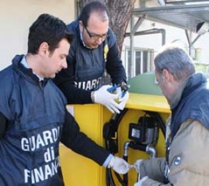 Controlli della Finanza ai distributori di benzina: 30 sanzioni 