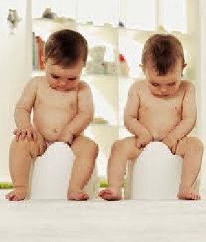 Bimbi che parlano tra loro 