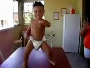 Bambino balla waka waka 