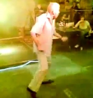 Il nonno che balla Lady Gaga 