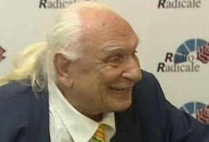 Cosentino libero. Pannella e i radicali coperti di insulti 