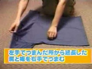 Come piegare una maglia in 2 secondi 