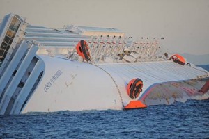 Costa Concordia: La nave data persa dalla Costa, l'assicurazione pagher&agrave; 450 milioni alla comp 
