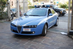 Uomo rapinato davanti al bancomat a Pescara 