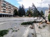 Paura a Sulmona, fulmine spezza albero in piazza Capograssi