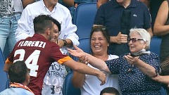 Florenzi e nonna, l'abbraccio