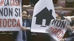 Camera, protesta in Aula M5S con striscioni