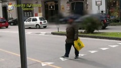 Gdf Salerno, Il video che incastra il "falso cieco"