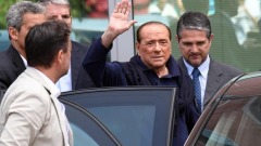 Silvio Berlusconi lascia l'ospedale San Raffaele